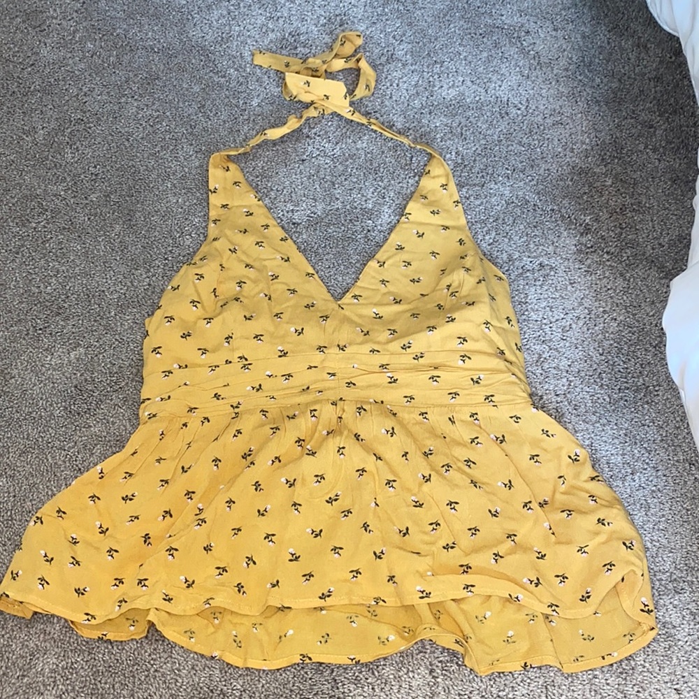 American eagle vtop with tie